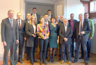 1.Reihe v. l. n. r.: Obm Dr. Kurz, Bm Fezer, Bm Stuchlik, Janz, Obm Skora, Obm Sierau. 2. Reihe: StR Möller, Obm Bernhard, Erster StR Schüssler, Dr. Kruse, Bm Habel, Salewski, Steck hinten: Bm Hoffmann, Kreisbeig. Müller